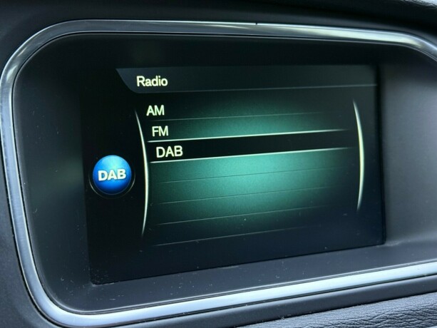 volvo-v40-diesel-2015-big-18