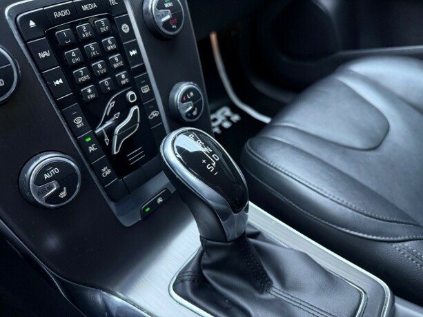 volvo-v40-diesel-2015-big-23