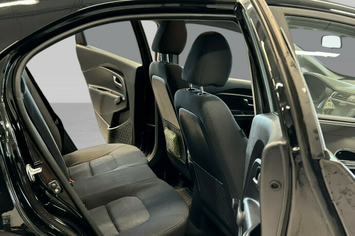 kia-rio-bensin-2017-big-12