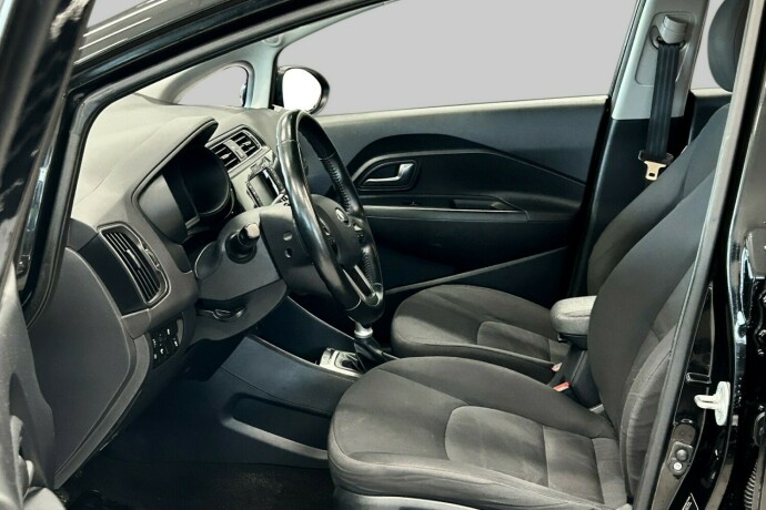 kia-rio-bensin-2017-big-6