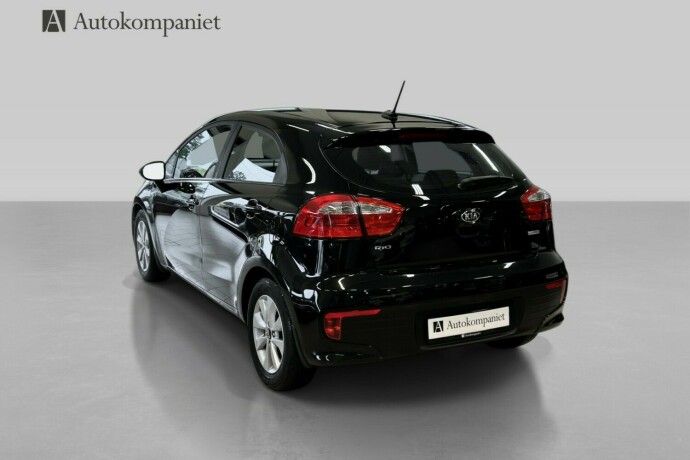 kia-rio-bensin-2017-big-3