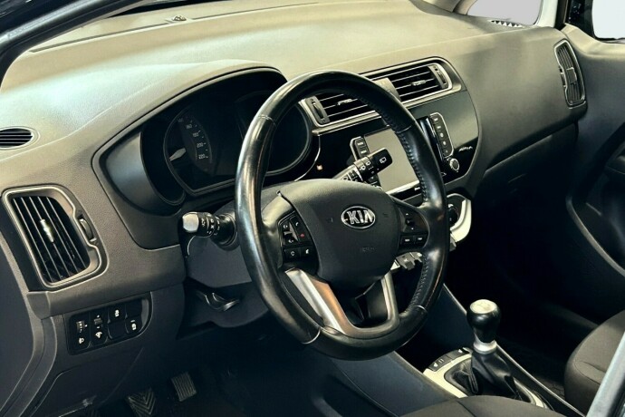 kia-rio-bensin-2017-big-7