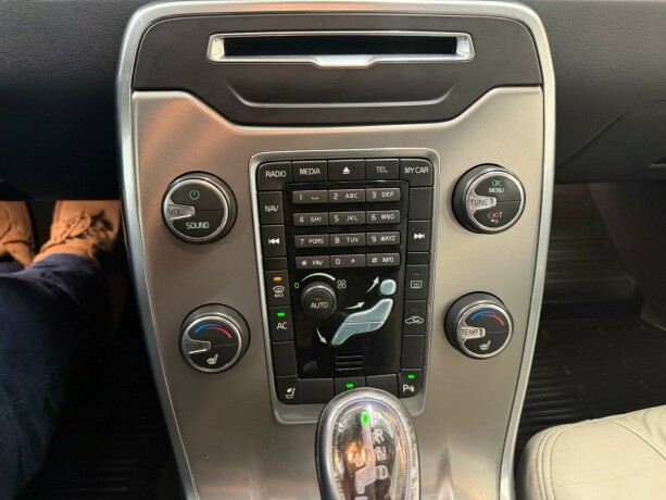 volvo-v70-diesel-2013-big-19