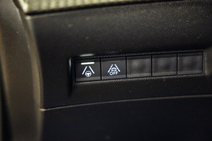 peugeot-e-2008-elektrisitet-2021-big-19