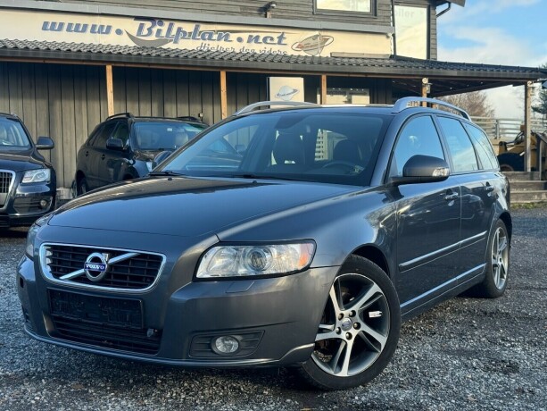 volvo-v50-diesel-2012-big-1