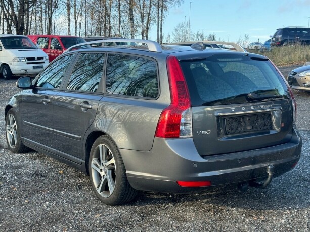 volvo-v50-diesel-2012-big-3