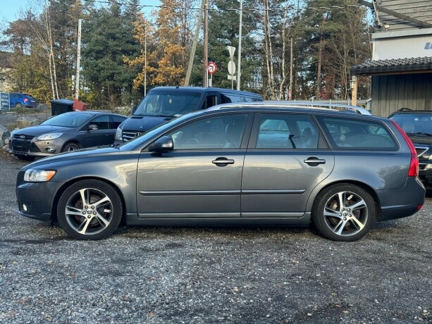 volvo-v50-diesel-2012-big-2