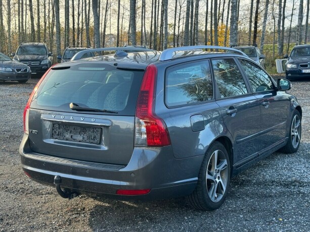 volvo-v50-diesel-2012-big-5