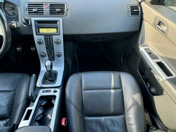 volvo-v50-diesel-2012-big-13