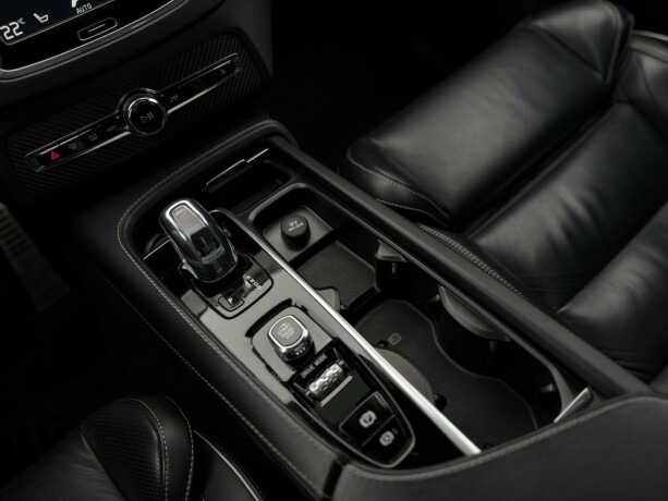 volvo-xc-90-plug-in-petrol-2019-big-24