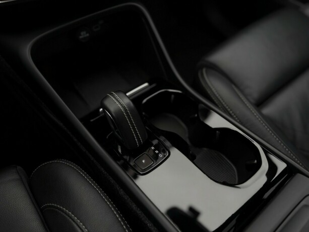 volvo-xc-40-elektrisitet-2022-big-28