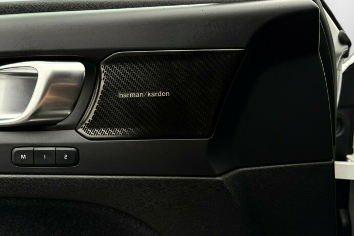 volvo-xc-40-elektrisitet-2022-big-33