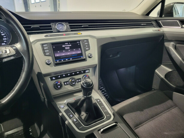 volkswagen-passat-diesel-2017-big-16