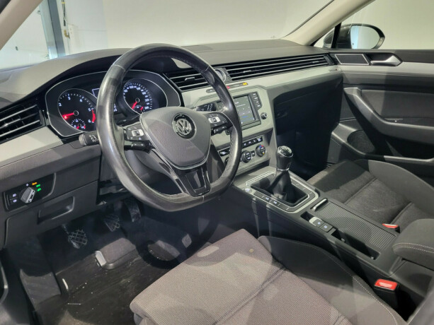 volkswagen-passat-diesel-2017-big-13