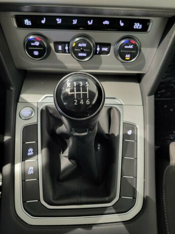 volkswagen-passat-diesel-2017-big-21