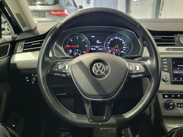 volkswagen-passat-diesel-2017-big-14