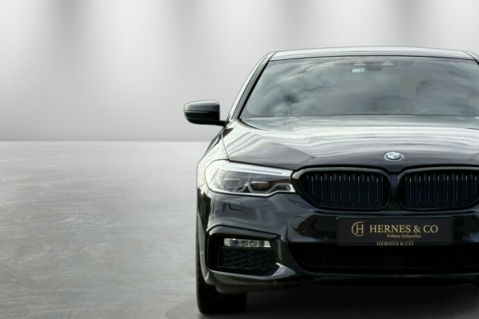 bmw-5-serie-plug-in-petrol-2017-big-3