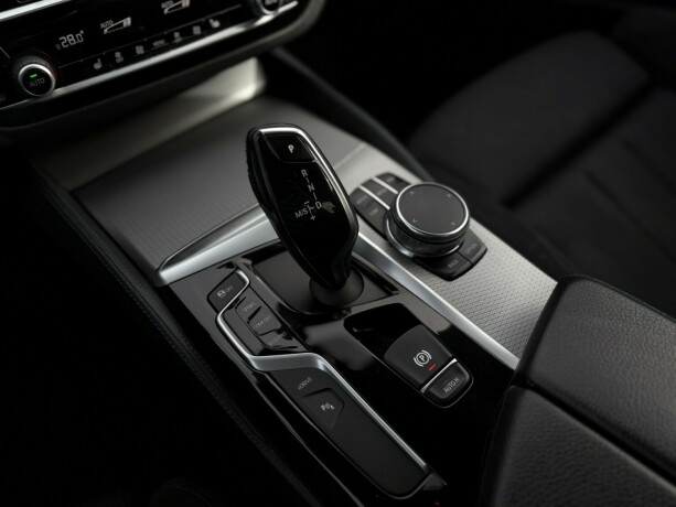 bmw-5-serie-plug-in-petrol-2017-big-23