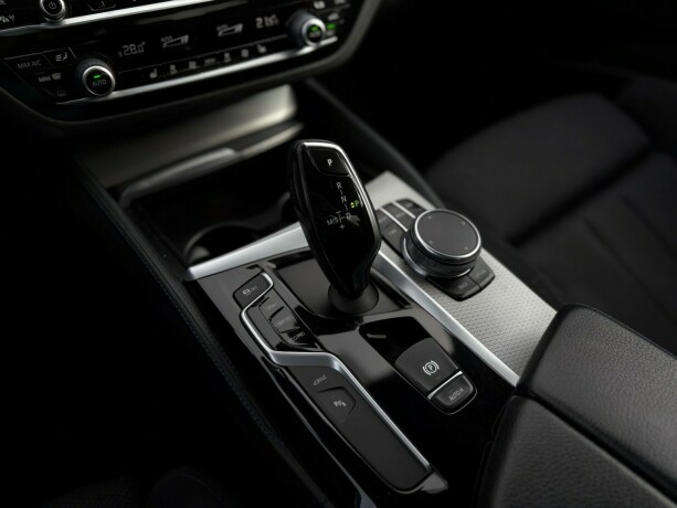 bmw-5-serie-plug-in-petrol-2017-big-24