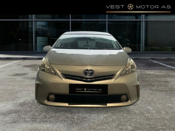 toyota-prius-seven-elektrisitetbensin-2013-big-1