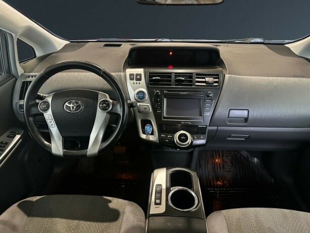 toyota-prius-seven-elektrisitetbensin-2013-big-10