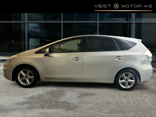 toyota-prius-seven-elektrisitetbensin-2013-big-4