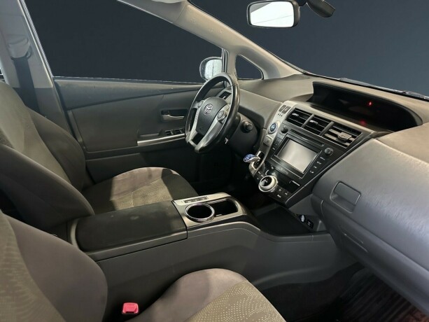 toyota-prius-seven-elektrisitetbensin-2013-big-11