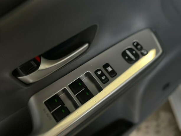 toyota-prius-seven-elektrisitetbensin-2013-big-25