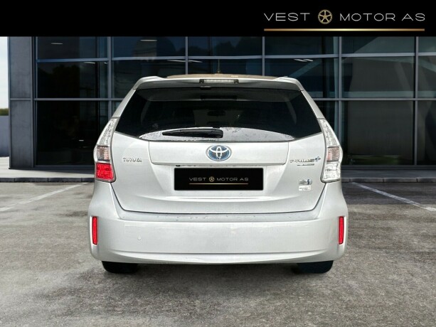 toyota-prius-seven-elektrisitetbensin-2013-big-5