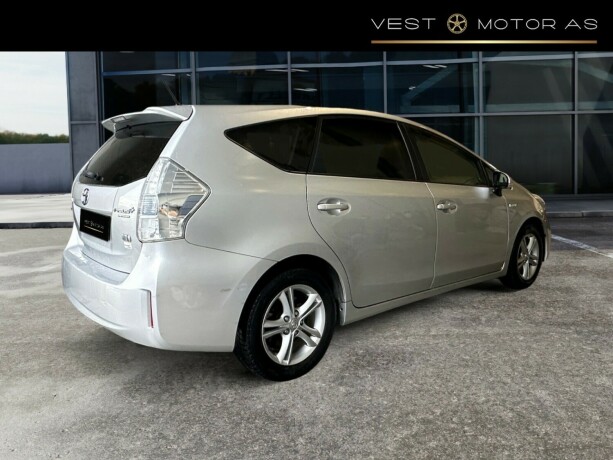 toyota-prius-seven-elektrisitetbensin-2013-big-7