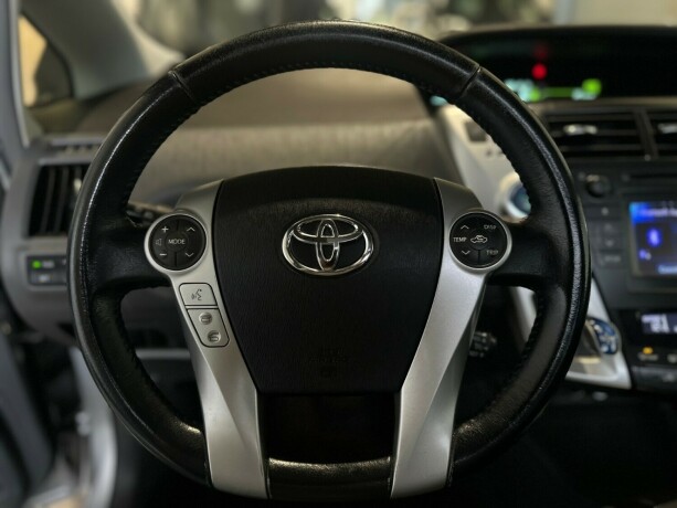 toyota-prius-seven-elektrisitetbensin-2013-big-17