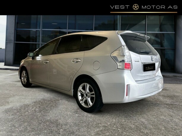 toyota-prius-seven-elektrisitetbensin-2013-big-3