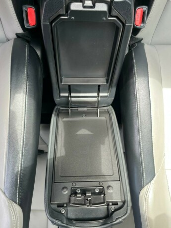 toyota-rav4-elektrisitetbensin-2016-big-22