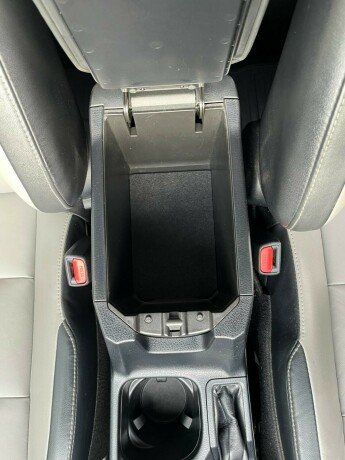 toyota-rav4-elektrisitetbensin-2016-big-23