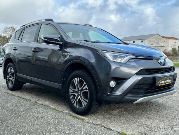 toyota-rav4-elektrisitetbensin-2016-big-2