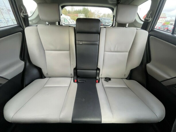 toyota-rav4-elektrisitetbensin-2016-big-31