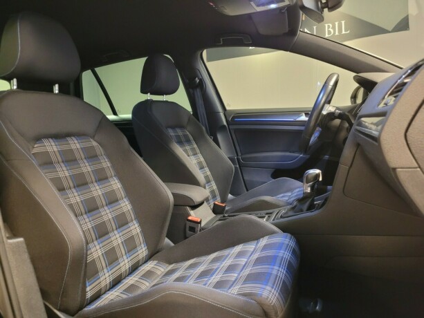 volkswagen-golf-elektrisitetbensin-2018-big-12