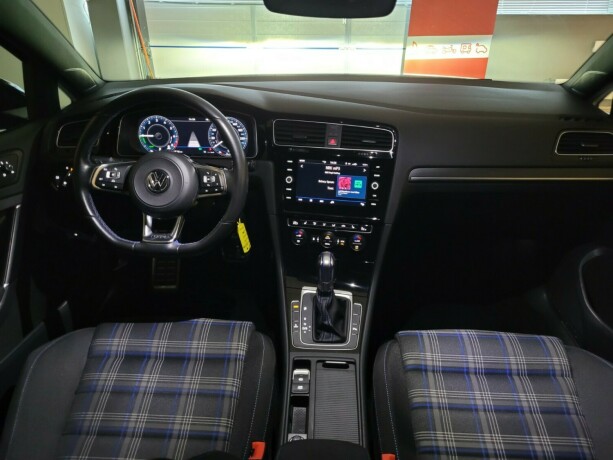 volkswagen-golf-elektrisitetbensin-2018-big-30