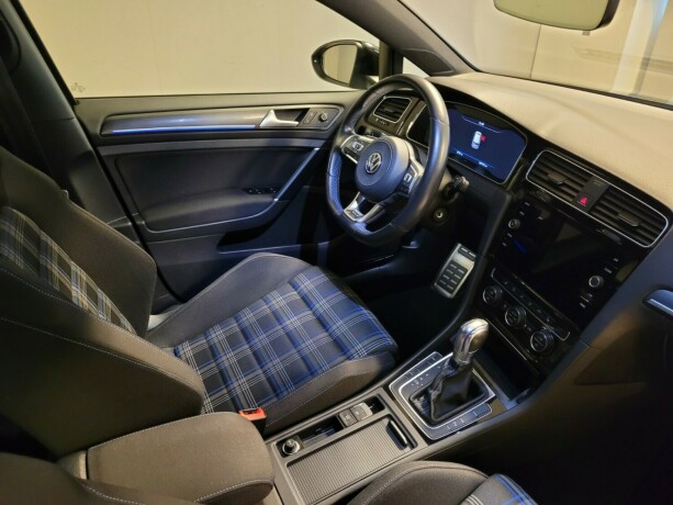 volkswagen-golf-elektrisitetbensin-2018-big-14