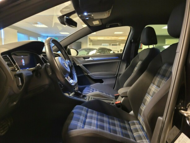 volkswagen-golf-elektrisitetbensin-2018-big-18