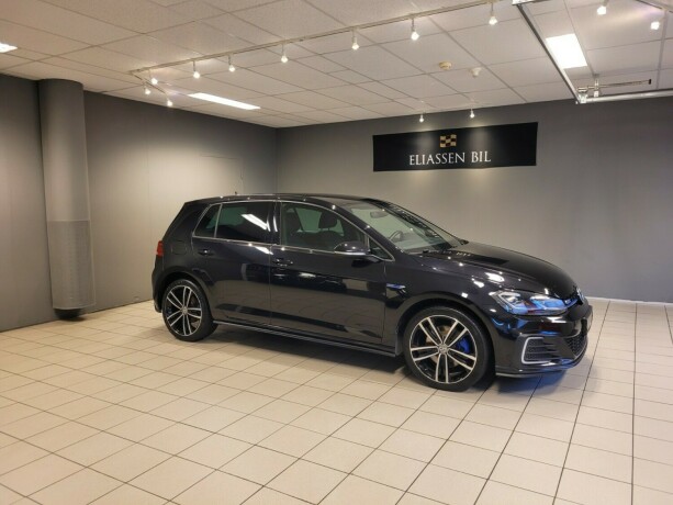 volkswagen-golf-elektrisitetbensin-2018-big-2