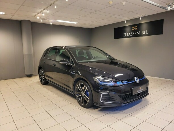 volkswagen-golf-elektrisitetbensin-2018-big-10