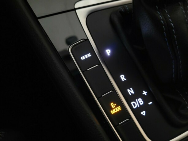 volkswagen-golf-elektrisitetbensin-2018-big-23