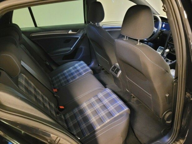 volkswagen-golf-elektrisitetbensin-2018-big-16