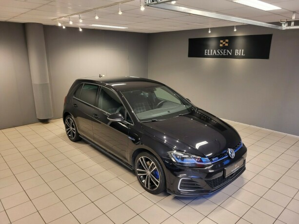 volkswagen-golf-elektrisitetbensin-2018-big-1