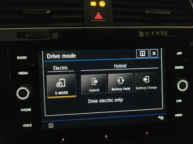 volkswagen-golf-elektrisitetbensin-2018-big-24