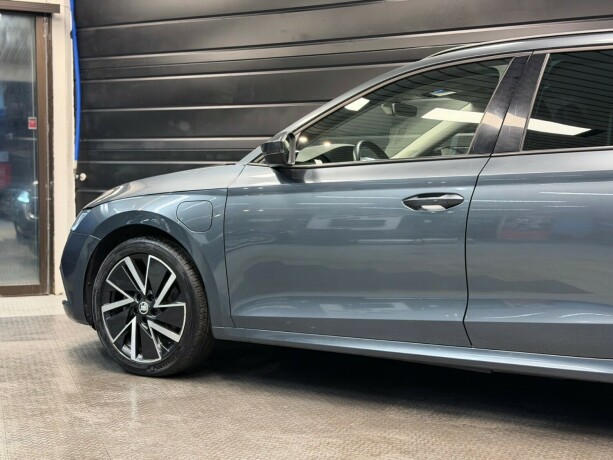 skoda-octavia-elektrisitetbensin-2021-big-7
