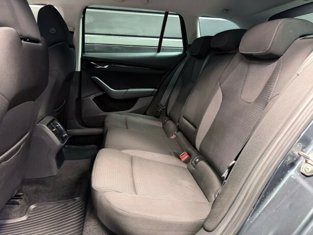 skoda-octavia-elektrisitetbensin-2021-big-17