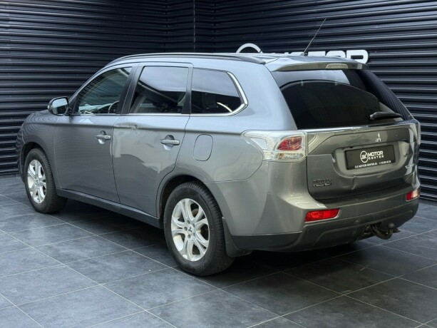 mitsubishi-outlander-bensin-2013-big-1