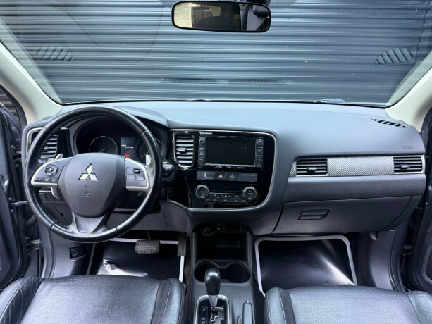 mitsubishi-outlander-bensin-2013-big-9